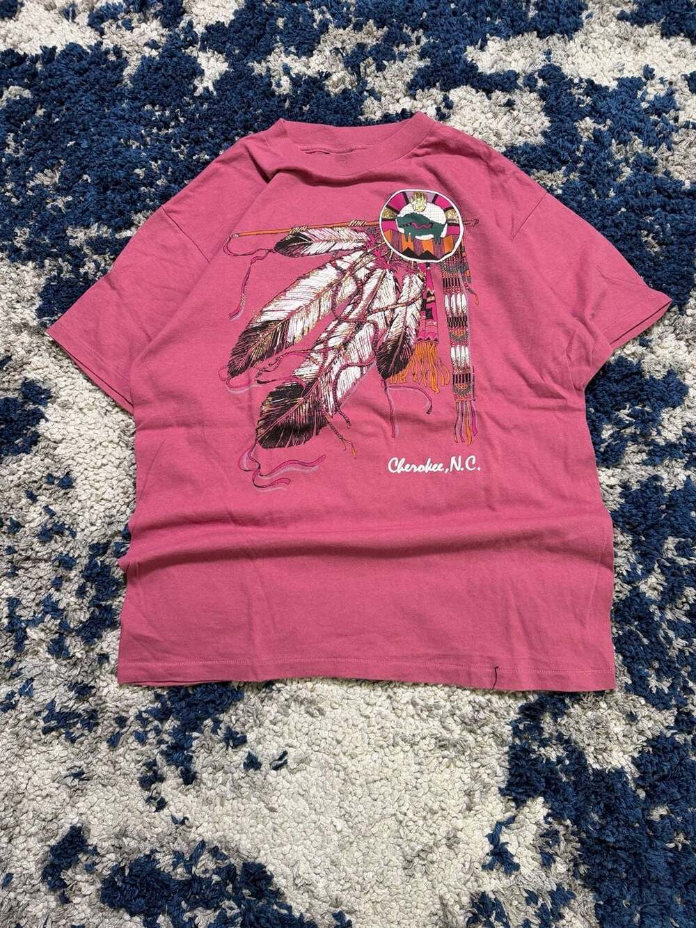 Vintage Diamond Dust Cherokee NC Native American Feather Graphic T-Shirt Large